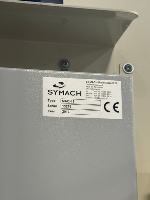 Machine identification plate on the Symach MACH 5