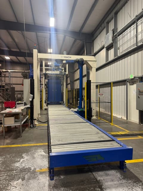 Feed conveyor on the Propak and Symach turnkey packing line