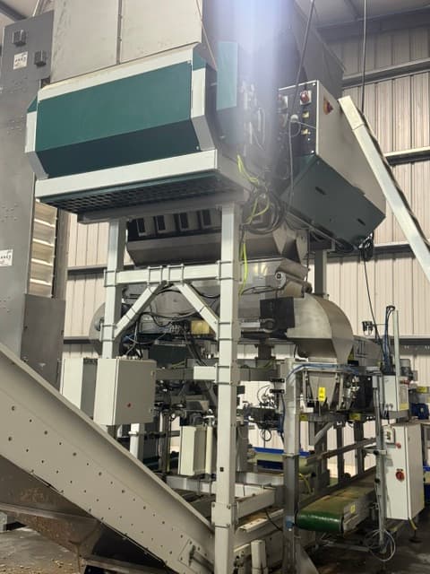 Symach MACH 5 palletizing system connected to the Propak packing line